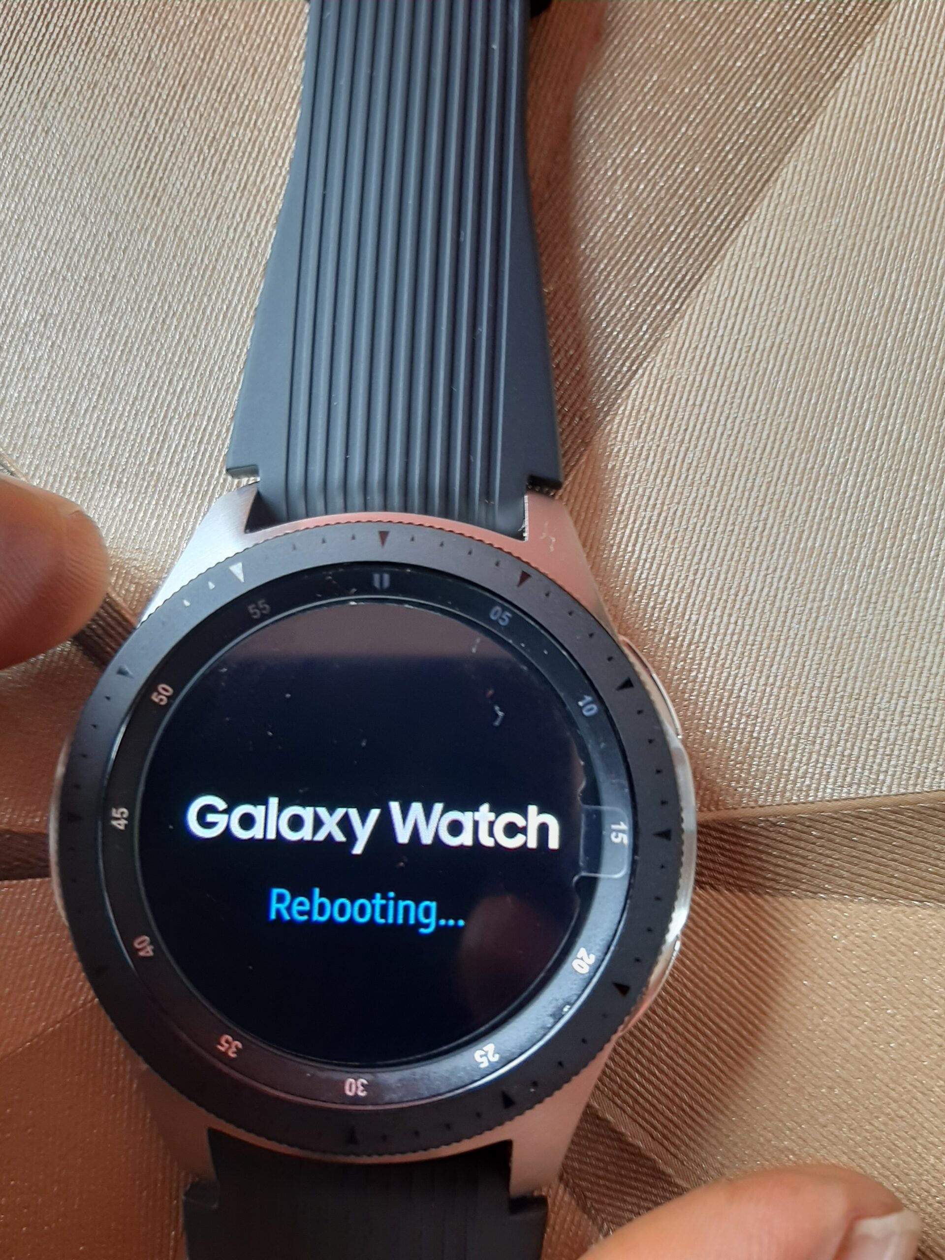 galaxy watch rebooting